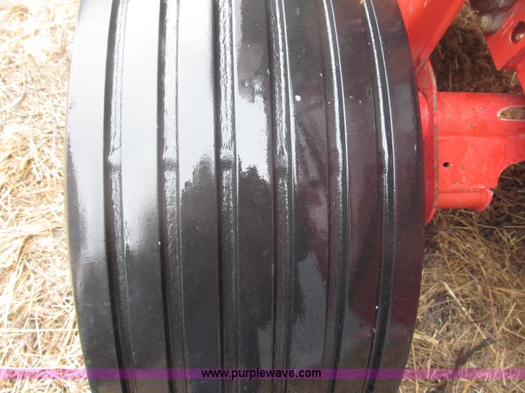 image for item B5464 2005 New Holland BR780 round baler