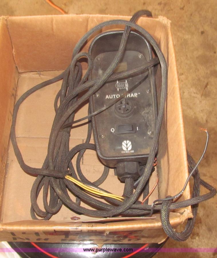 image for item B5464 2005 New Holland BR780 round baler