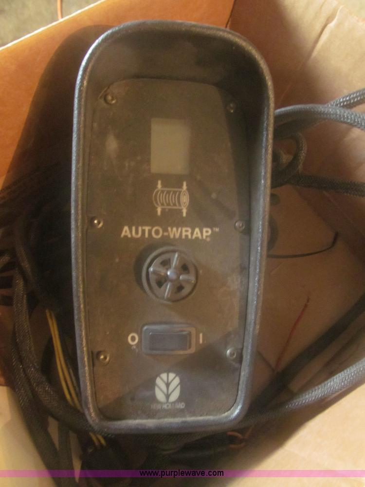 image for item B5464 2005 New Holland BR780 round baler