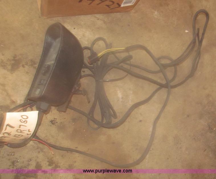 image for item B5464 2005 New Holland BR780 round baler