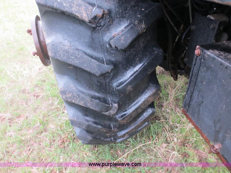 image for item D5826 1987 Case IH 1896 tractor