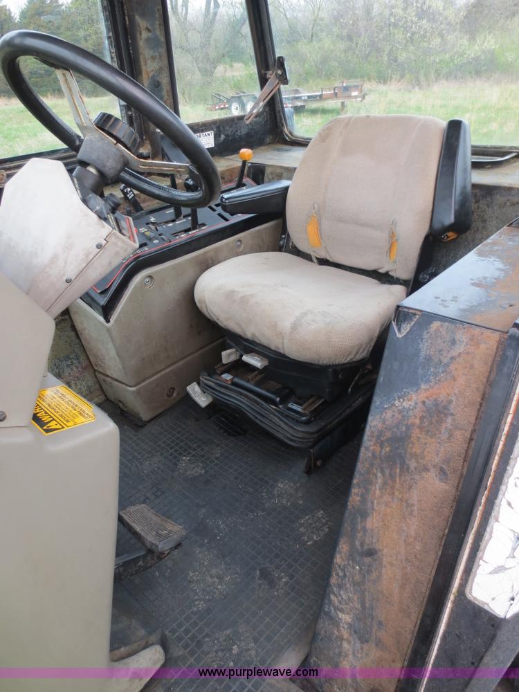 image for item D5826 1987 Case IH 1896 tractor