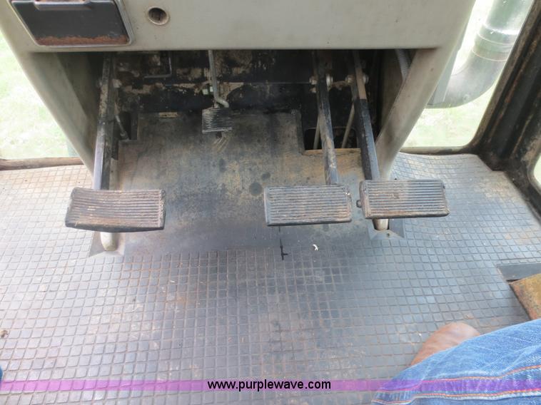 image for item D5826 1987 Case IH 1896 tractor