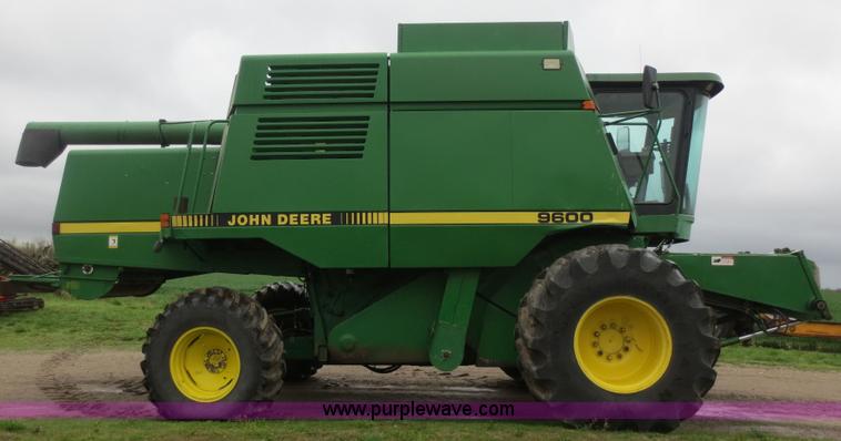 image for item D5830 1989 John Deere 9600 RWA combine