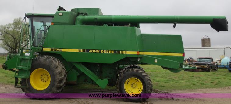 image for item D5830 1989 John Deere 9600 RWA combine