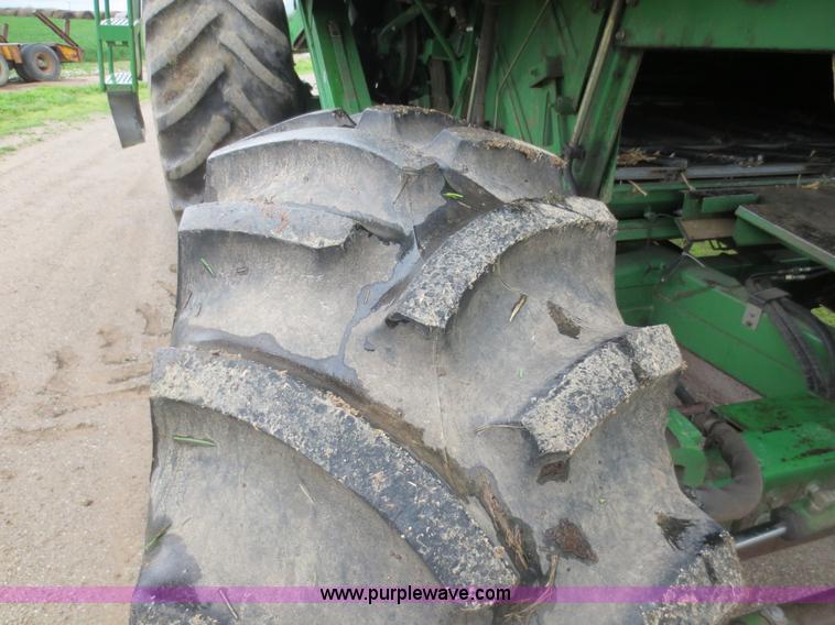image for item D5830 1989 John Deere 9600 RWA combine