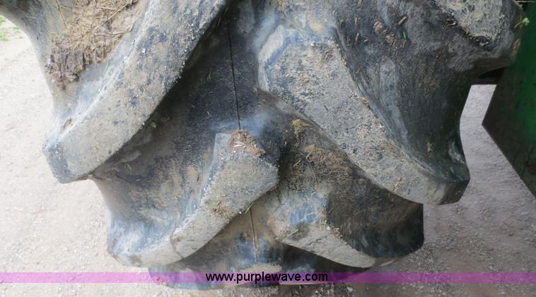 image for item D5830 1989 John Deere 9600 RWA combine