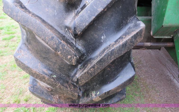 image for item D5830 1989 John Deere 9600 RWA combine