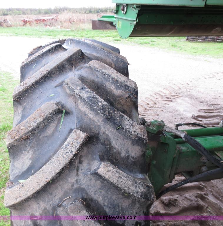 image for item D5830 1989 John Deere 9600 RWA combine