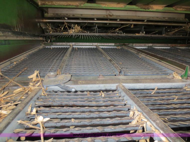 image for item D5830 1989 John Deere 9600 RWA combine