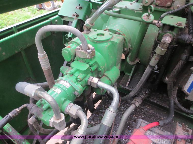 image for item D5830 1989 John Deere 9600 RWA combine