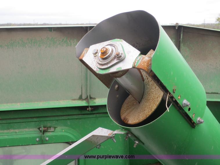 image for item D5830 1989 John Deere 9600 RWA combine