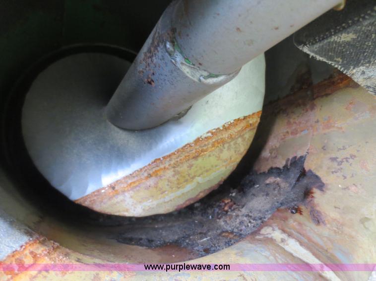 image for item D5830 1989 John Deere 9600 RWA combine