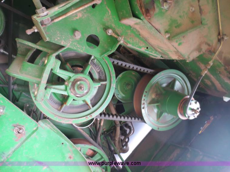 image for item D5830 1989 John Deere 9600 RWA combine