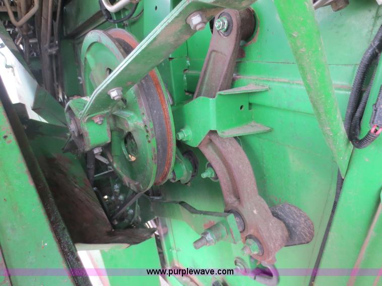 image for item D5830 1989 John Deere 9600 RWA combine