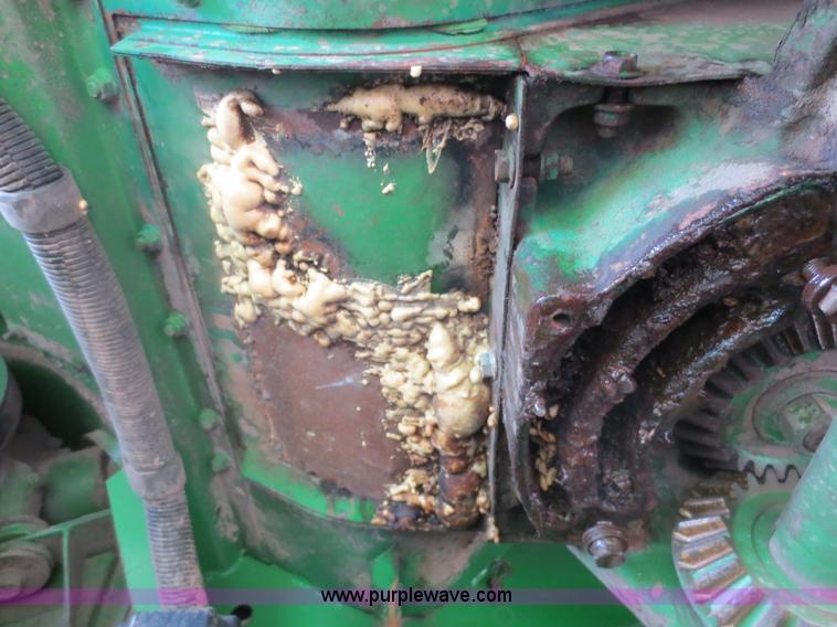 image for item D5830 1989 John Deere 9600 RWA combine