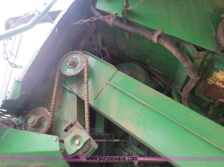image for item D5830 1989 John Deere 9600 RWA combine