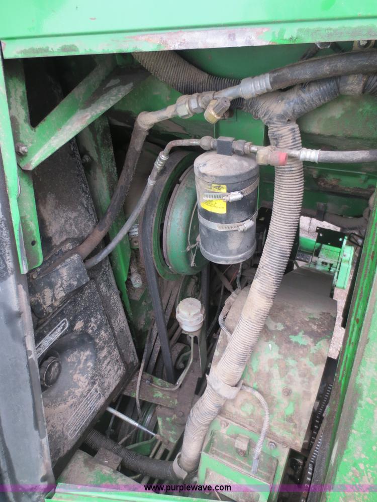 image for item D5830 1989 John Deere 9600 RWA combine