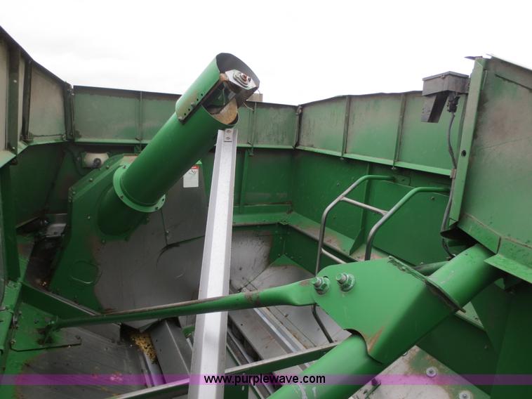 image for item D5830 1989 John Deere 9600 RWA combine