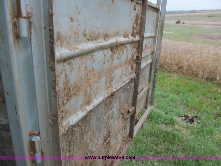 image for item D7316 1998 Trailmann 26' gooseneck livestock trailer