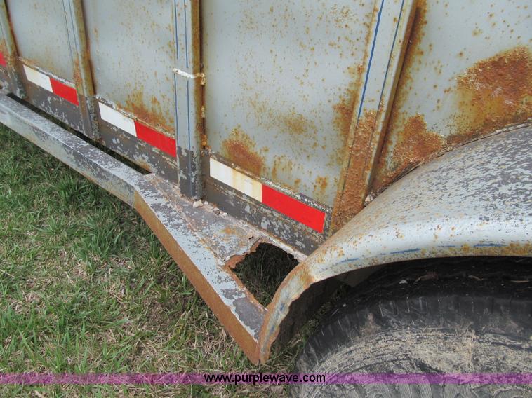 image for item D7316 1998 Trailmann 26' gooseneck livestock trailer