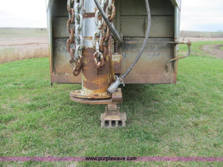 image for item D7316 1998 Trailmann 26' gooseneck livestock trailer