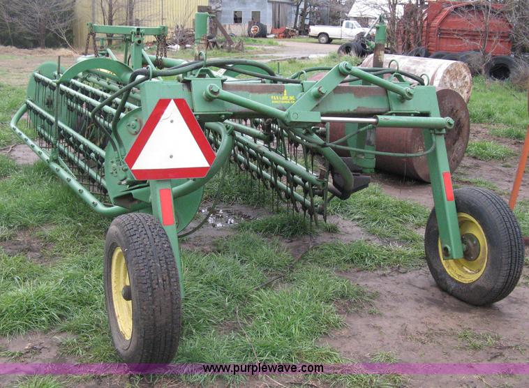 image for item E3399 John Deere 700 folding rake