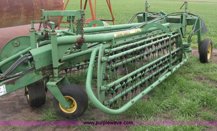 image for item E3399 John Deere 700 folding rake