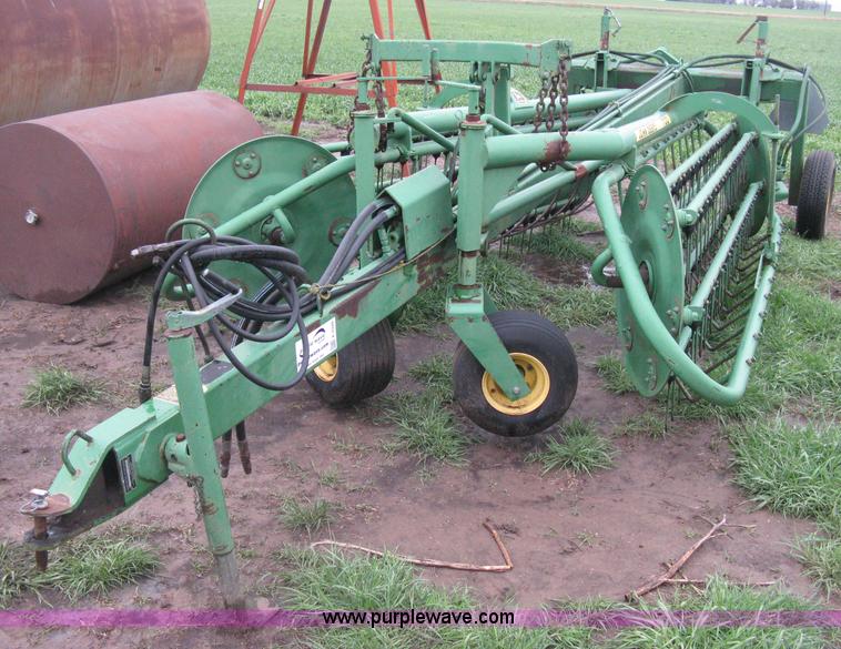 image for item E3399 John Deere 700 folding rake