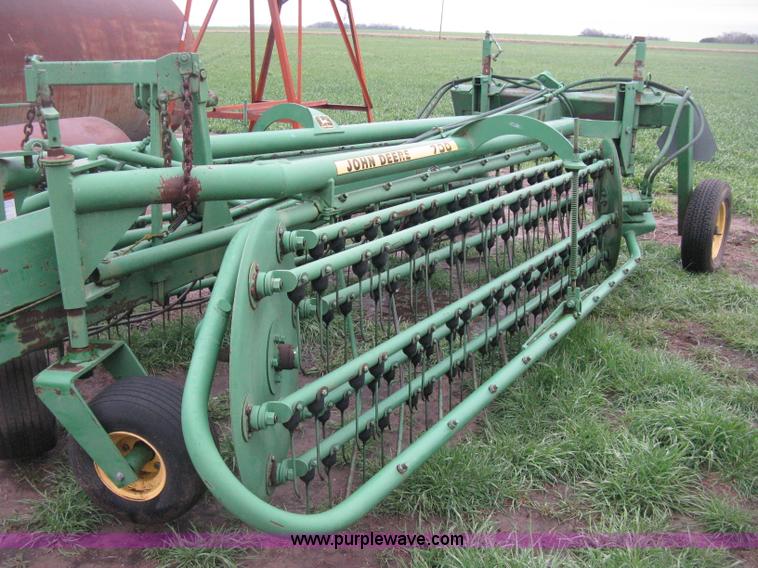 image for item E3399 John Deere 700 folding rake