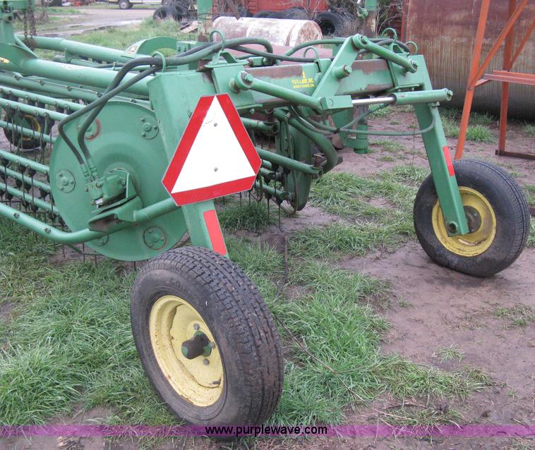 image for item E3399 John Deere 700 folding rake