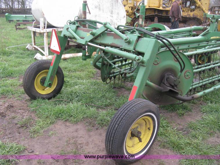 image for item E3399 John Deere 700 folding rake