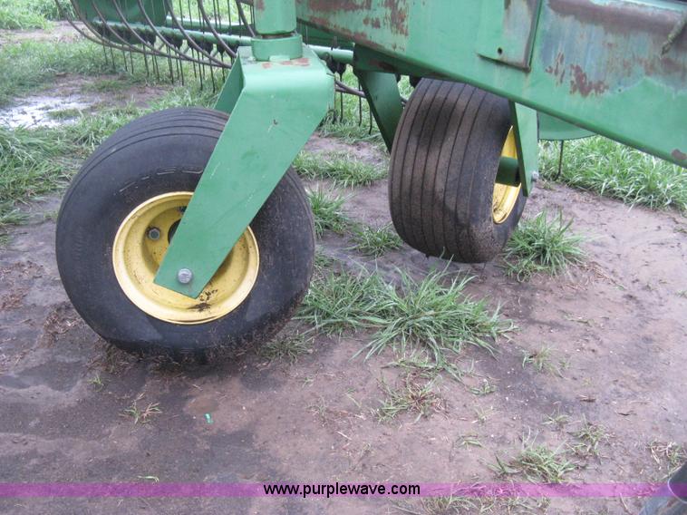 image for item E3399 John Deere 700 folding rake