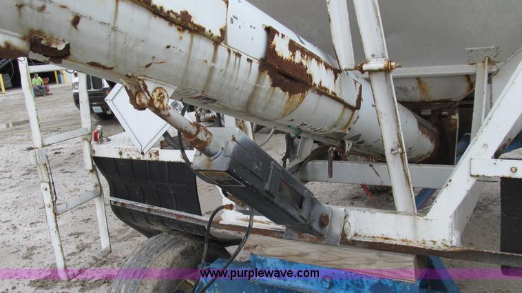 image for item E3874 Willmar 10 ton tender bed