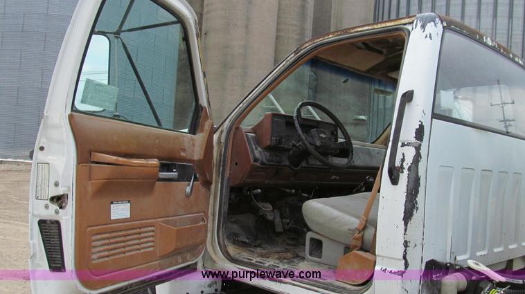 image for item E3879 1990 Chevrolet Kodiak 3500 HD water truck