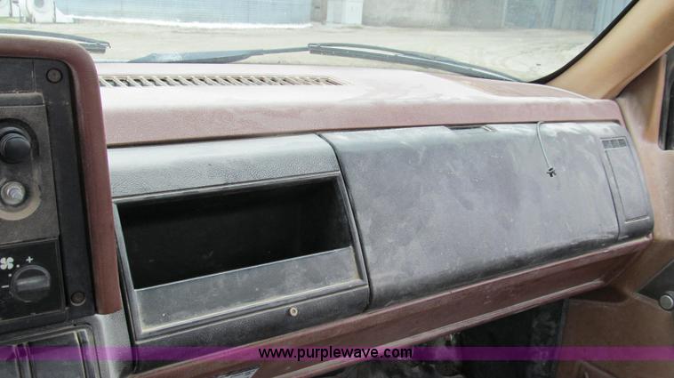 image for item E3879 1990 Chevrolet Kodiak 3500 HD water truck