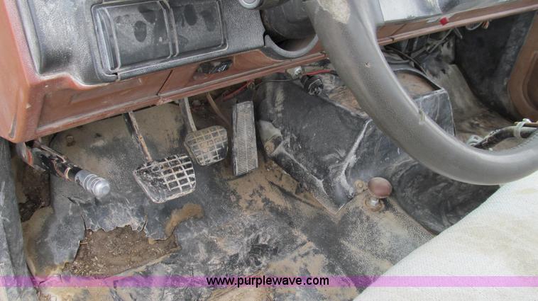 image for item E3879 1990 Chevrolet Kodiak 3500 HD water truck