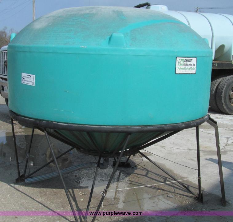 image for item E3880 Snyder 1,000 gallon cone bottom poly tank