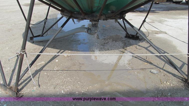 image for item E3880 Snyder 1,000 gallon cone bottom poly tank