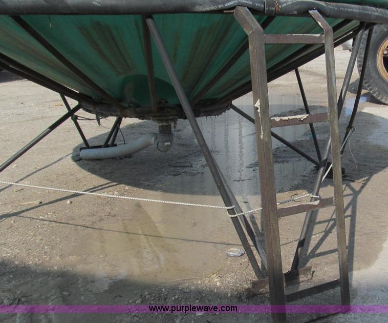 image for item E3880 Snyder 1,000 gallon cone bottom poly tank