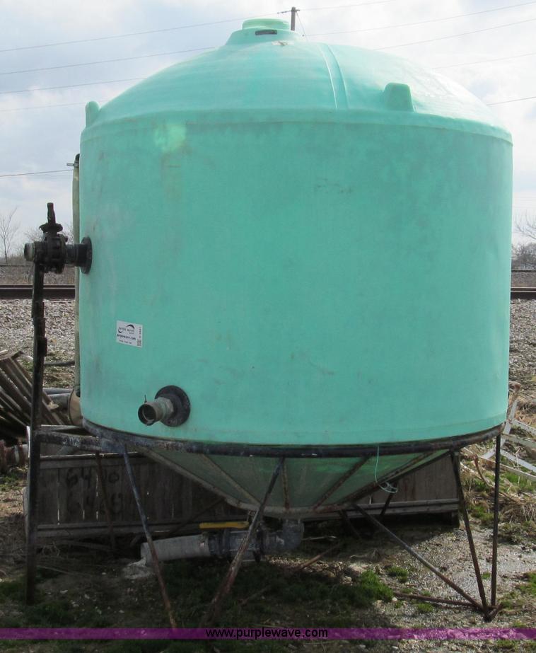 image for item E3881 Snyder 1,500 gallon poly tank
