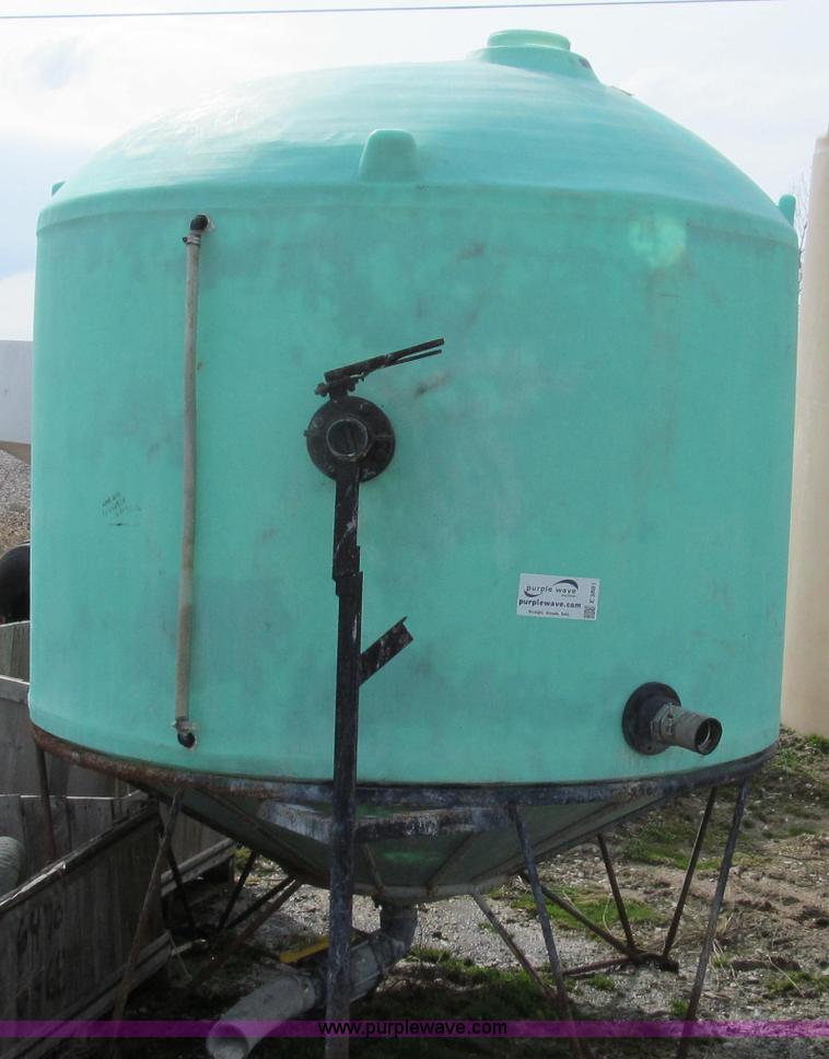 image for item E3881 Snyder 1,500 gallon poly tank