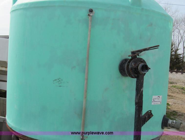 image for item E3881 Snyder 1,500 gallon poly tank