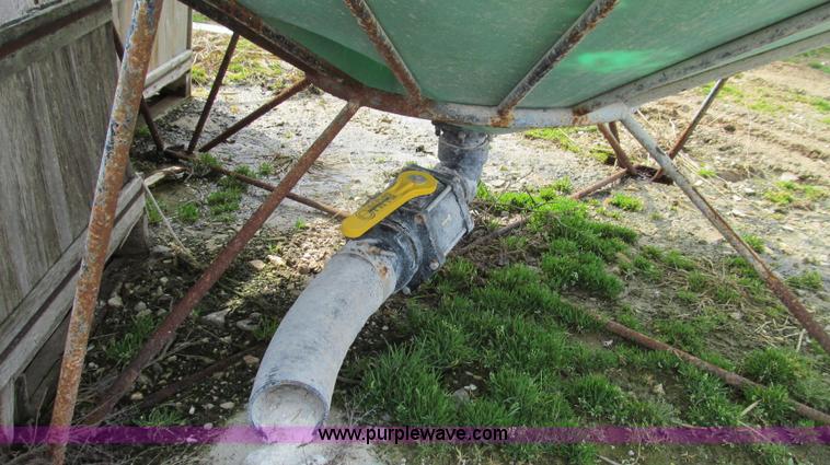 image for item E3881 Snyder 1,500 gallon poly tank