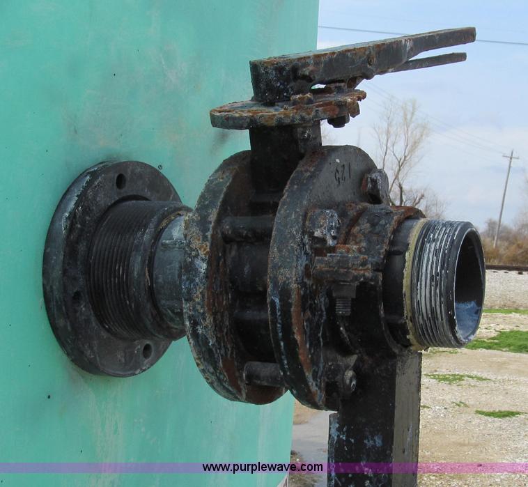 image for item E3881 Snyder 1,500 gallon poly tank