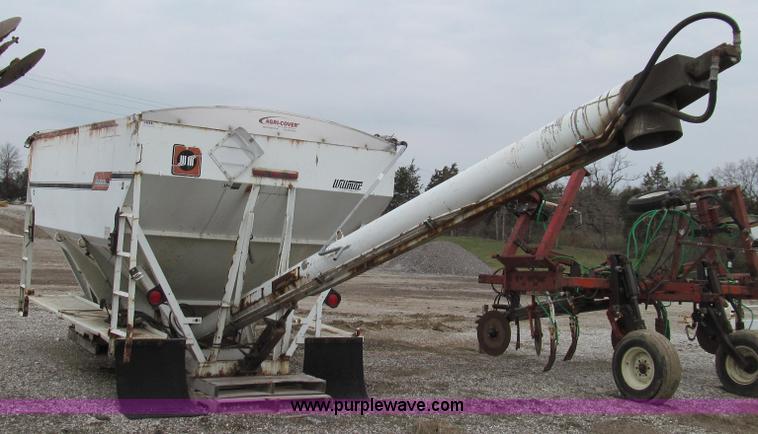 image for item E3883 Willmar Load Runner 10 ton dry tender bed