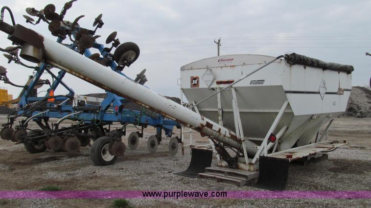 image for item E3883 Willmar Load Runner 10 ton dry tender bed