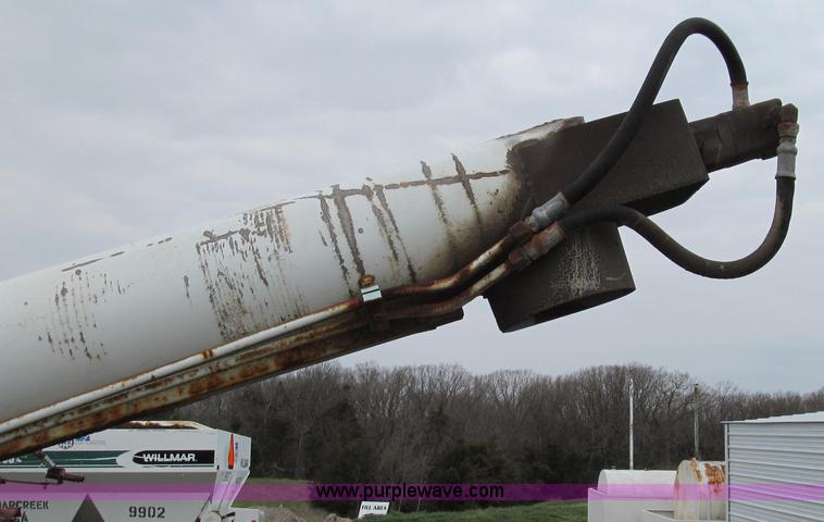 image for item E3883 Willmar Load Runner 10 ton dry tender bed