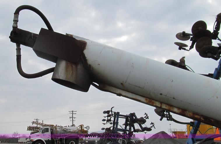 image for item E3883 Willmar Load Runner 10 ton dry tender bed