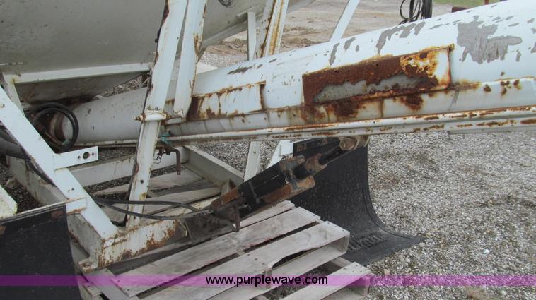 image for item E3883 Willmar Load Runner 10 ton dry tender bed